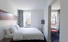 Gat Point Charlie Hotel Berlin Room photo